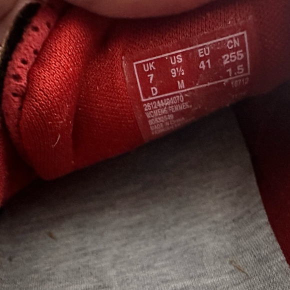 Clarks women’s loafers. Size 9.5 - Picture 11 of 11